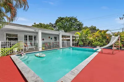 690 SE 8th St, Hialeah, FL 33010 - Photo 24