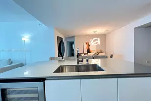 68 SE 6th St, Miami, FL 33131 - Photo 18