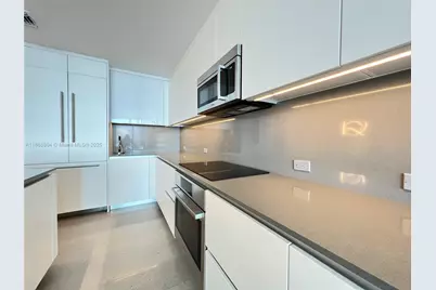68 SE 6th St #1003, Miami, FL 33131 - Photo 16