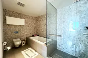 68 SE 6th St, Miami, FL 33131 - Photo 30