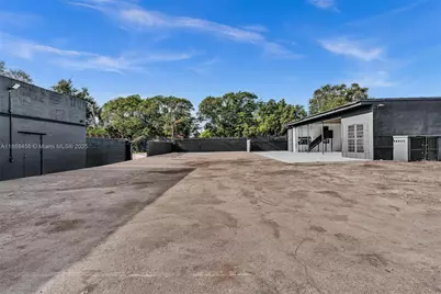 570 NW 54th St, Miami, FL 33127 - Photo 18