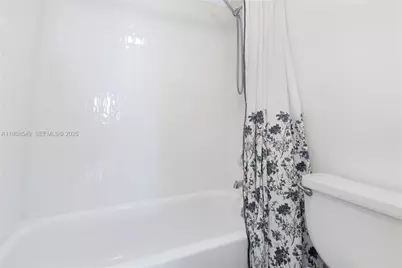 5701 Collins Ave #405, Miami Beach, FL 33140 - Photo 10