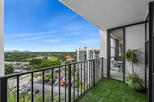 1000 Parkview Dr, Hallandale Beach, FL 33009 - Photo 10