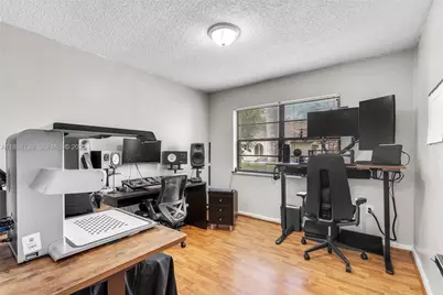 6646 NW 175th Ter, Hialeah, FL 33015 - Photo 20