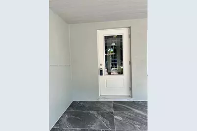 241 NE 55th St, Oakland Park, FL 33334 - Photo 6