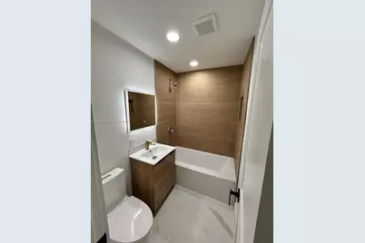 241 NE 55th St, Oakland Park, FL 33334 - Photo 14