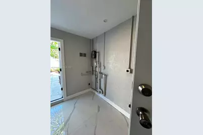 241 NE 55th St, Oakland Park, FL 33334 - Photo 40