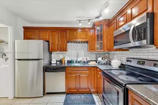 900 NE 195th St, Miami, FL 33179 - Photo 14