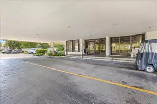 900 NE 195th St, Miami, FL 33179 - Photo 2