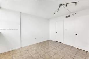 900 NE 195th St, Miami, FL 33179 - Photo 22