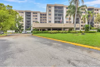 900 NE 195th Street #607, Miami, FL 33179 - Photo 1