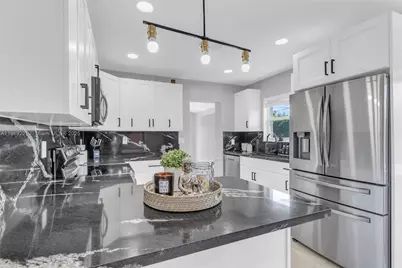 6490 SW 37th St, Miami, FL 33155 - Photo 8