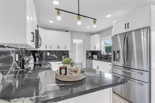 6490 SW 37th St, Miami, FL 33155 - Photo 8