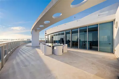 200 Biscayne Boulevard Way #PH5402, Miami, FL 33131 - Photo 2