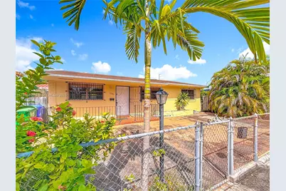 1055 NW 32nd Ct, Miami, FL 33125 - Photo 22