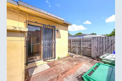 1055 NW 32nd Ct, Miami, FL 33125 - Photo 18