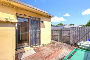 1055 NW 32nd Ct, Miami, FL 33125 - Photo 18