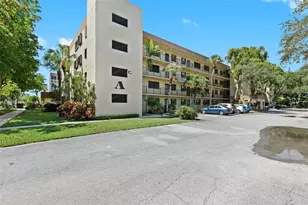 367 S Federal Hwy, Deerfield Beach, FL 33441 - Photo 2