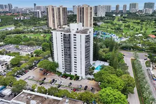 20100 W Country Club Dr, Aventura, FL 33180 - Photo 20