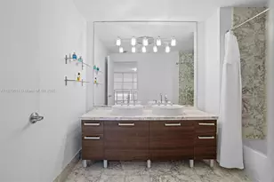 253 NE 2nd St, Miami, FL 33132 - Photo 16