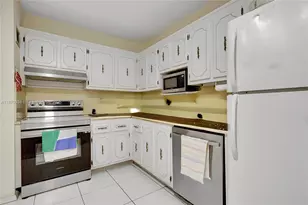 20100 W Country Club Dr, Aventura, FL 33180 - Photo 12