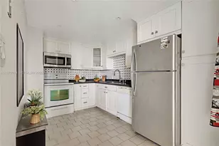 20100 W Country Club Dr, Aventura, FL 33180 - Photo 12