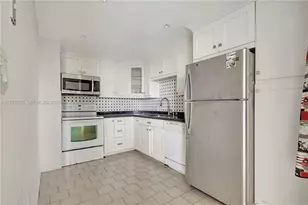 20100 W Country Club Dr, Aventura, FL 33180 - Photo 12