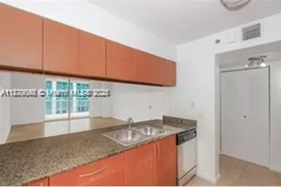 1200 Brickell Bay Dr #4114, Miami, FL 33131 - Photo 4