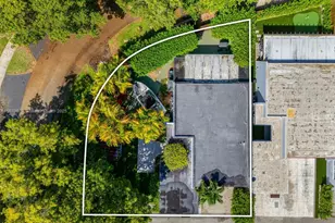 18805 W Lake Dr, Hialeah, FL 33015 - Photo 40