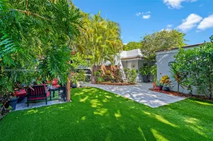 18805 W Lake Dr, Hialeah, FL 33015 - Photo 4