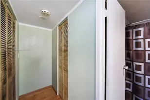 3675 N Country Club Dr, Aventura, FL 33180 - Photo 32