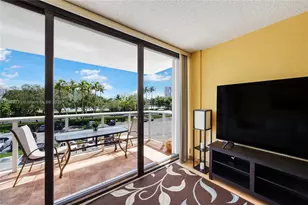 3675 N Country Club Dr, Aventura, FL 33180 - Photo 14