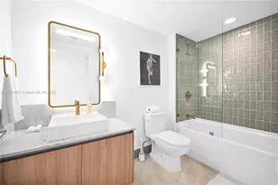 159 NE 6th St, Miami, FL 33132 - Photo 10