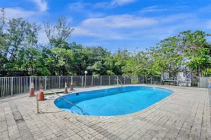 1860 Venice Park Dr, North Miami, FL 33181 - Photo 22