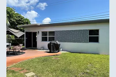 910 NE 81st St #R, Miami, FL 33138 - Photo 1