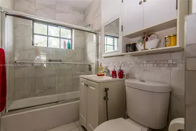 943 W 64th Pl, Hialeah, FL 33012 - Photo 16