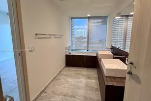 1000 Brickell Plaza, Miami, FL 33131 - Photo 10