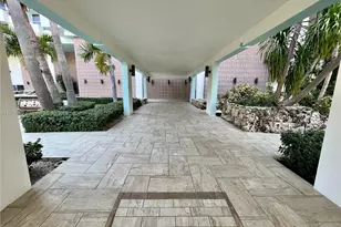 2899 Collins Ave, Miami Beach, FL 33140 - Photo 18