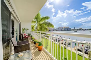 126 Golden Isles Dr, Hallandale Beach, FL 33009 - Photo 20
