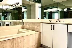 1000 W Island Blvd, Aventura, FL 33160 - Photo 8