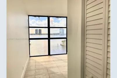 1000 W Island Blvd #712, Aventura, FL 33160 - Photo 10