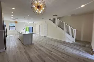 10413 NW 82nd St, Doral, FL 33178 - Photo 8