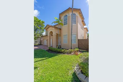 8467 NW 110th Pl, Doral, FL 33178 - Photo 2