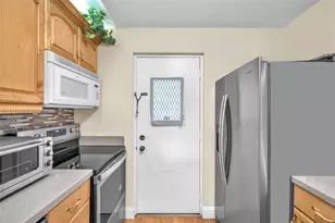 2311 S Cypress Bend Dr, Pompano Beach, FL 33069 - Photo 14