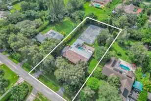 11300 Shady Ln, Plantation, FL 33325 - Photo 2