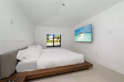 900 W 47th Ct, Miami Beach, FL 33140 - Photo 4