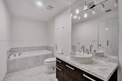 244 Biscayne Blvd #406, Miami, FL 33132 - Photo 18