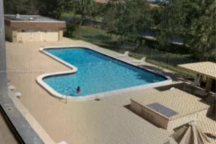 800 NE 195th St, Miami, FL 33179 - Photo 30