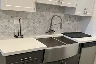 800 NE 195th St, Miami, FL 33179 - Photo 24