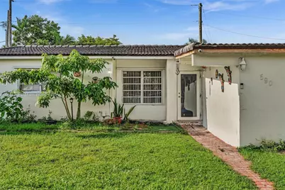 590 W 39th St, Hialeah, FL 33012 - Photo 6